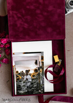 FOTOALBUM/ FOTOBOX Velvet Foto Box Fotografen Box Erinnerungsbundle Burgunder Samt Fotokästen Set aus 2, große kastanienbraune Fotografenbox, reguläre Marsala Gold Hochzeitsgedächtnisbox, goldener Spiegel personalisierte Andenkenbox, Fotografengeschenke für Kunden, Hochzeitsbilderverpackung, personalisierte Fotografie Kupferbox.29