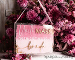 BLUMENMÄDCHEN / SEITENJUNGE SCHILDER Acrylschilder für Blumenmädchen / Ringträger Personalisierte Acryl-Hochzeitsschild, mauve transparentes Acryl-Schild für den Page, staubrosa transparentes Acryl-Schild für das Blumenkind, pflaumenfarbener Page-Hochzeitstag-Schild, boho glam pflaumenfarbenes transparentes Acryl-Hochzeitsdekor für das Blumenkind, Papa, es ist Zeit, Mama unseren Nachnamen zu geben, Bogen klares transparentes Acryl 