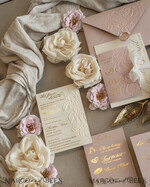 HOCHZEITS EINLADUNGEN geprägte Einladungen Blush Gold Hochzeits Einladung mit chiffon zerrissenem Bogen, Verpackung Goldene Elegante Rosen Florale Hochzeits Einladung mit 3D Prägung Blumen25
