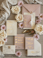 HOCHZEITS EINLADUNGEN geprägte Einladungen Blush Gold Hochzeits Einladung mit chiffon zerrissenem Bogen, Verpackung Goldene Elegante Rosen Florale Hochzeits Einladung mit 3D Prägung Blumen25