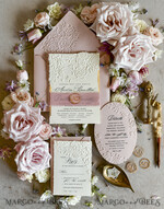 HOCHZEITS EINLADUNGEN geprägte Einladungen Rosa Hochzeitskarten – Prägung mit floralen Motiven, Chiffonband, unregelmäßige Ränder, Wachssiegel33