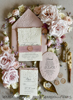 HOCHZEITS EINLADUNGEN geprägte Einladungen Rosa Hochzeitskarten – Prägung mit floralen Motiven, Chiffonband, unregelmäßige Ränder, Wachssiegel33