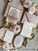 HOCHZEITS EINLADUNGEN geprägte Einladungen Rosa Hochzeitskarten – Prägung mit floralen Motiven, Chiffonband, unregelmäßige Ränder, Wachssiegel33