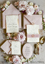 HOCHZEITS EINLADUNGEN geprägte Einladungen Rosa Hochzeitskarten – Prägung mit floralen Motiven, Chiffonband, unregelmäßige Ränder, Wachssiegel33