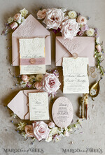 HOCHZEITS EINLADUNGEN geprägte Einladungen Rosa Hochzeitskarten – Prägung mit floralen Motiven, Chiffonband, unregelmäßige Ränder, Wachssiegel33