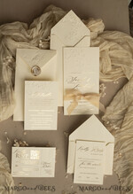 HOCHZEITS EINLADUNGEN geprägte Einladungen Maßgeschneiderte geprägte Blindprägung Ivory Gold Hochzeitseinladung, goldene Ecru Deboss Blumen Hochzeitseinladung, moderne Garten Deboss Einladung Suite, Baumwollpapier Hochzeitseinladung Suite, Hochzeitseinladungen golden27
