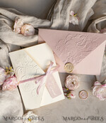 HOCHZEITS EINLADUNGEN geprägte Einladungen Feine Kunstgeprägte Blinde Elfenbein Gold Hochzeitseinladung, Goldene geprägte Rosen Florale Hochzeitseinladung, Boho Ecru Geprägte Einladungskollektion, Baumwollpapier Hochzeitseinladungskollektion, Ziegelrand Einladungen, Zerrissene Kanten Hochzeitseinladungen gold.26