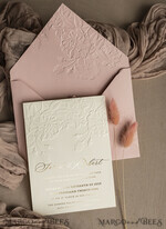 HOCHZEITS EINLADUNGEN geprägte Einladungen Feine Kunst Prägung Blinde Blush Pink Gold Hochzeitseinladung, Goldene geprägte Rosen Blumen Hochzeitseinladung, Boho Ecru geprägte Einladungssuite, Goldfolien Hochzeitseinladungssuite, Hochzeitseinladungen gold.19