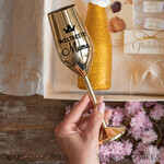 Geschenke zum Muttertag Geschenkset Entspannung Geschenkidee zum Muttertag: Goldenes Schnapsglas & Flaschenetikett – Geschenkset für Mama mit Glückwünschen4