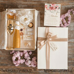 Geschenke zum Muttertag Geschenkset Entspannung Geschenkidee zum Muttertag: Goldenes Schnapsglas & Flaschenetikett – Geschenkset für Mama mit Glückwünschen4