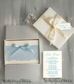 BRAUT Bolero, Kleider, Strumpfband Geschenkidee für die Braut Strumpfband Romantisches Strumpfband in Hellblau mit Spitze, Perlenbrosche und Grußkarte in Geschenkbox.5