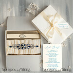 BRAUT Bolero, Kleider, Strumpfband Geschenkidee für die Braut Strumpfband Luxuriöses Strumpfband-Set für die Braut – mit blauen Kristallen, Initialenband und Grußkarte in Geschenkbox.5