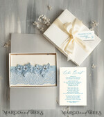BRAUT Bolero, Kleider, Strumpfband Geschenkidee für die Braut Strumpfband Romantisches Strumpfband in Hellblau mit Spitze, Perlenbrosche und Grußkarte in Geschenkbox.5