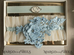 BRAUT Bolero, Kleider, Strumpfband Geschenkidee für die Braut Strumpfband Elegantes Braut-Strumpfband-Set mit blauer Spitze, Initialenband und Grußkarte in Geschenkbox.5