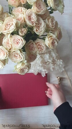 HOCHZEITS EINLADUNGEN Gold / Roségold / Silber / Glitzer Luxuriöse rote Samt-Hochzeitseinladungen, elegante Plexiglas-Acryl-Hochzeitskarten, glamouröse burgunderfarbene arabische Hochzeitseinladungen, indisches goldenes Glanz-Hochzeitseinladungspaket.10