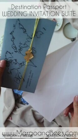 HOCHZEITS EINLADUNGEN Pass zur Liebe / Strandhochzeits-Einladungen Weißgoldene Passagierhochzeitseinladung, goldene Flugzeughochzeitseinladungen Boarding Pass, Reisepasshochzeitseinladungen im Ausland, Einladungen für Zielhochzeiten, Reisekarten-Hochzeitspapeterie18