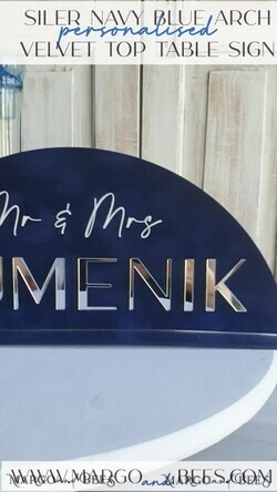 TISCHDEKORATIONSCHILDER   Samt Tischnummern und Dekoration Silberne Acryl-Top-Tisch Mr und Mrs-Schilder mit Ständer, dunkelblaue Samt-Silber-Spiegel-Tischschilder, marineblaue Silber-Plexiglas-Top-Tisch Mr und Mrs-Schilder, luxuriöse Hochzeits-Tischdekorationen Tischmittelstücke.11