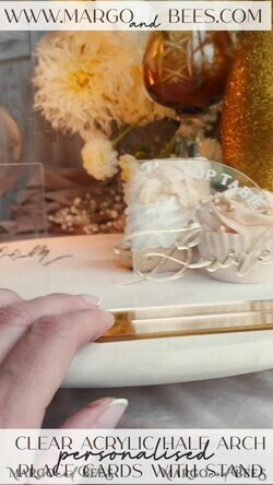 PLATZKARTEN / TISCHKARTEN  
 Acrylgold klar / Holz 3D Moderne halbrunde Acryl-Platzkarten mit Ständer, Hochzeitsplatzkarten, transparente Acryl-Namenskarten, luxuriöse Platzkarten mit weißer und goldener Schrift, bearbeitbarer Text.11