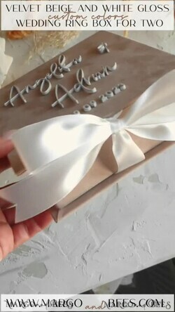 RINGTRÄGERBOXEN & KISSEN Samtkästchen für den Trauungszeremonie Beige Weiße Samt Hochzeit Ring Box für Zeremonie, Nude Ring Box für Hochzeitszeremonie 3 Ringe samt, Boho Glam Hochzeit Ring Boxen für ihn und sie, Luxus Samt Ring Box doppelt benutzerdefinierte Farben.18