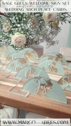 PLATZKARTEN / TISCHKARTEN  
 Acrylgold klar / Holz 3D Acrylbogen Salbeigrün Flachplatzkarte mit Stand, bemalte Acryl- und Gold-Flachplatzkarte, Grünpflanzen Gold Plexi Flachplatzkarte, Garten Luxus Hochzeits Tischdekoration21