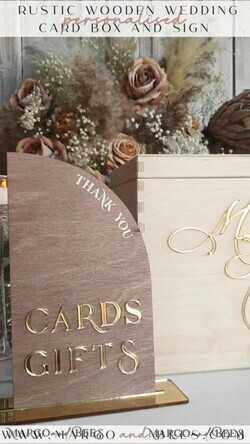 KARTONBOXEN  
 Holz Eco Rustikale Kartenboxen rustikale Holz Set Kartenbox & Schild, Hochzeitskartenbox mit Schloss, Karten Geschenke Schild mit Ständer, Holz Hochzeitsgeldbox Sing Gästebuch Set, Kartenbox mit Schlitz und Schloss Karten und Geschenk Bogen Acrylschild Set17